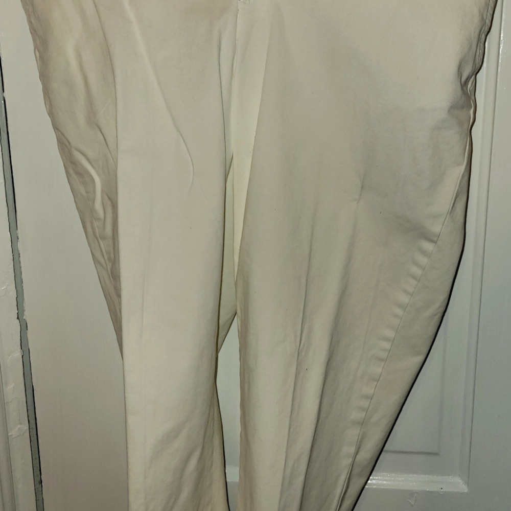 Women off white Capri